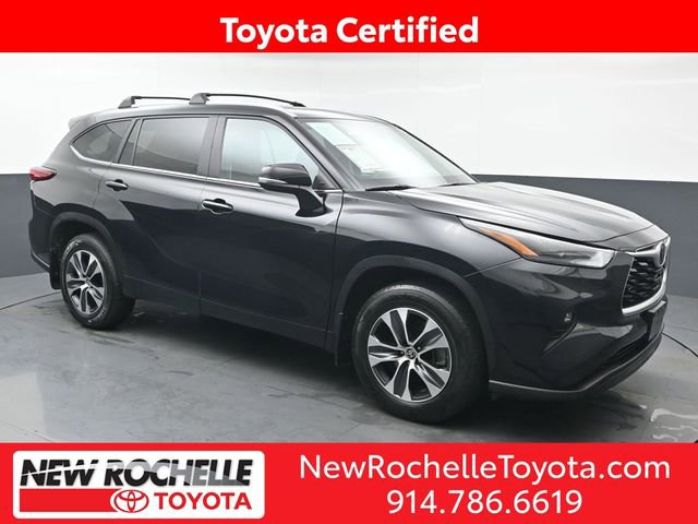 Certified 2023 Toyota Highlander XLE image 1