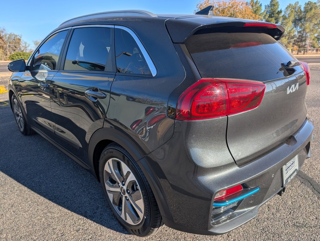 Used 2022 Kia Niro EX Premium image 3