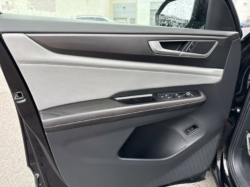Used 2024 Volkswagen Atlas Peak Edition SEL AWD/4WD image 9