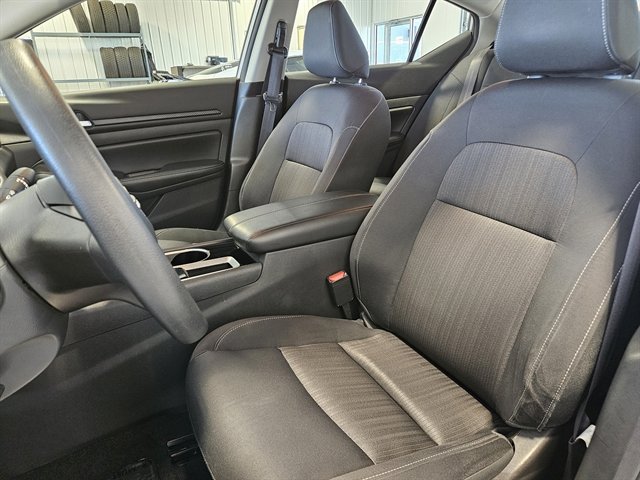 Used 2024 Nissan Altima 2.5 SV image 12