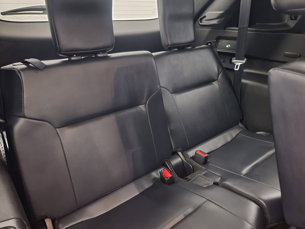 Used 2025 Mitsubishi Outlander SE AWD/4WD image 18