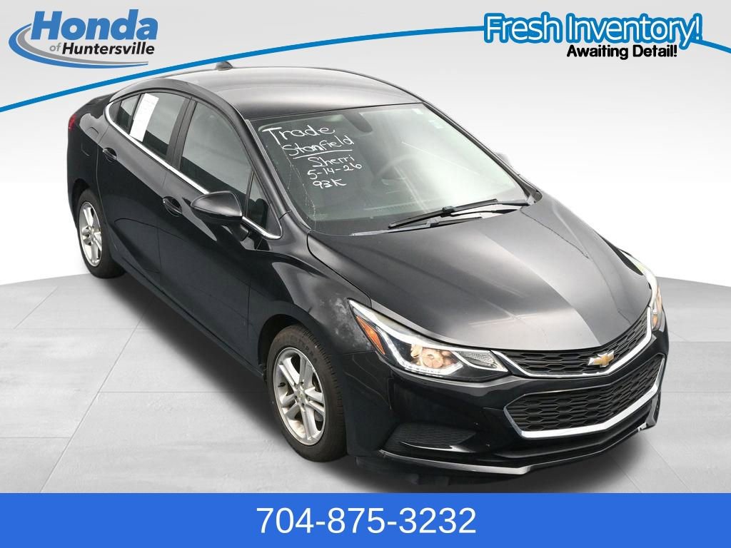 Used 2017 Chevrolet Cruze LT w/ Convenience Package FWD image 10