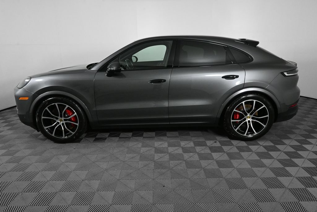 Used 2024 Porsche Cayenne S AWD/4WD image 3