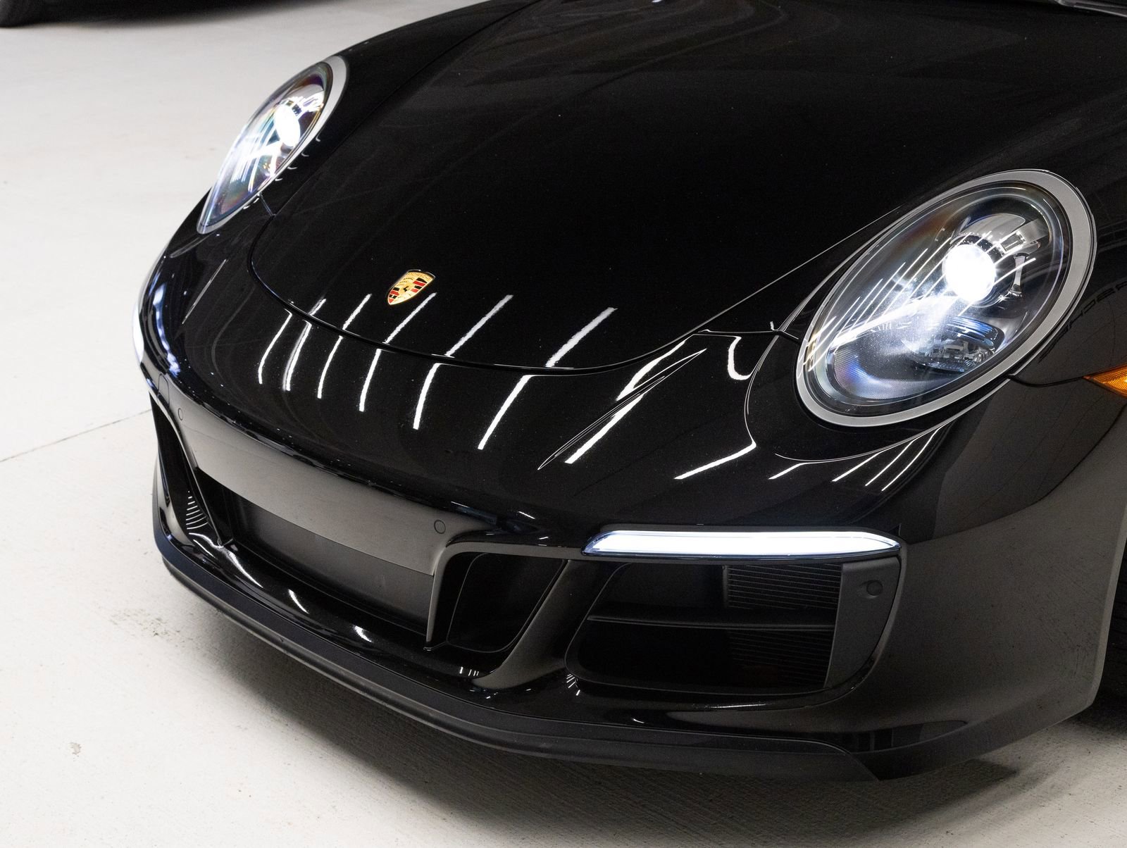 Certified 2019 Porsche 911 Targa 4 GTS AWD/4WD image 34