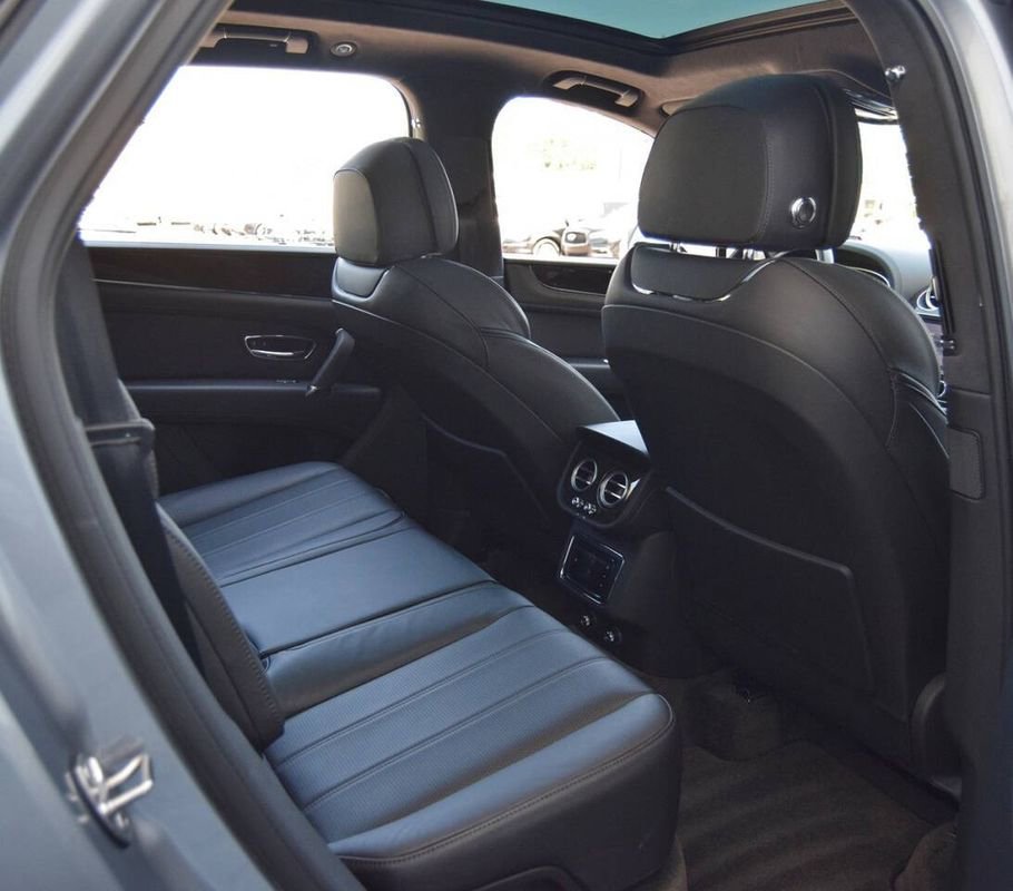 Used 2019 Bentley Bentayga image 38
