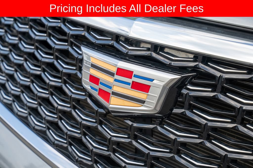 Used 2024 Cadillac XT4 Luxury w/ Cold Weather Package FWD image 3