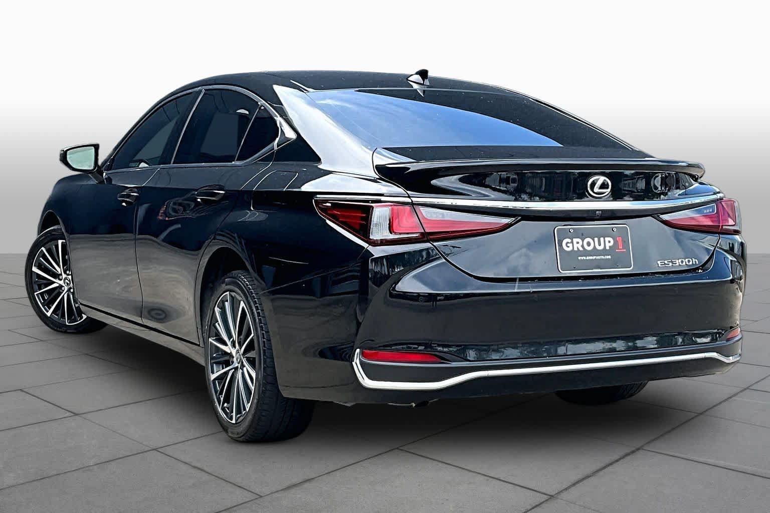 Used 2023 Lexus ES 300h w/ Premium Package FWD image 11