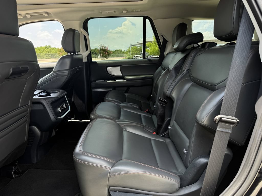 Used 2025 Ford Expedition Active AWD/4WD image 26
