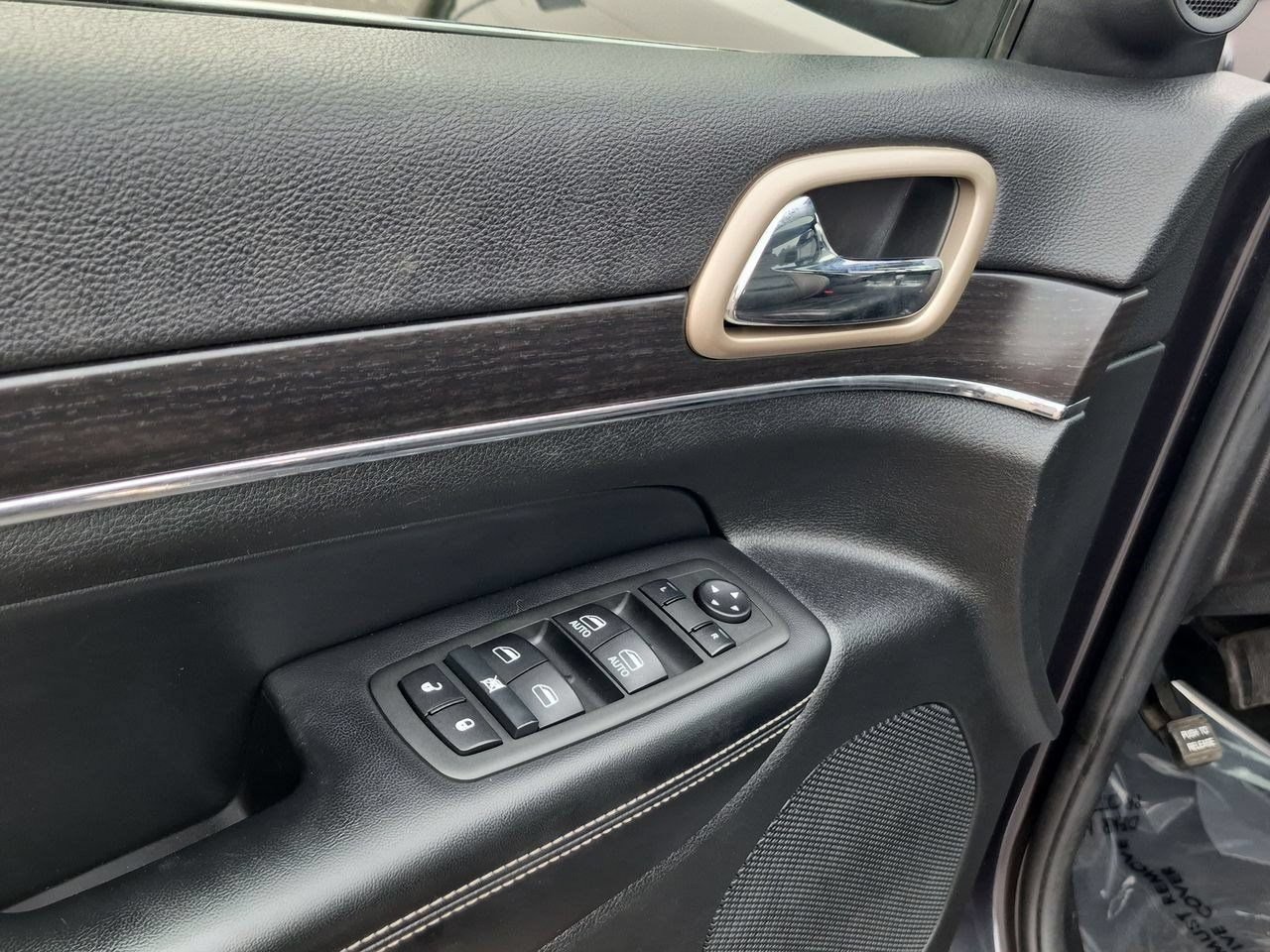 Used 2014 Jeep Grand Cherokee Limited AWD/4WD image 10