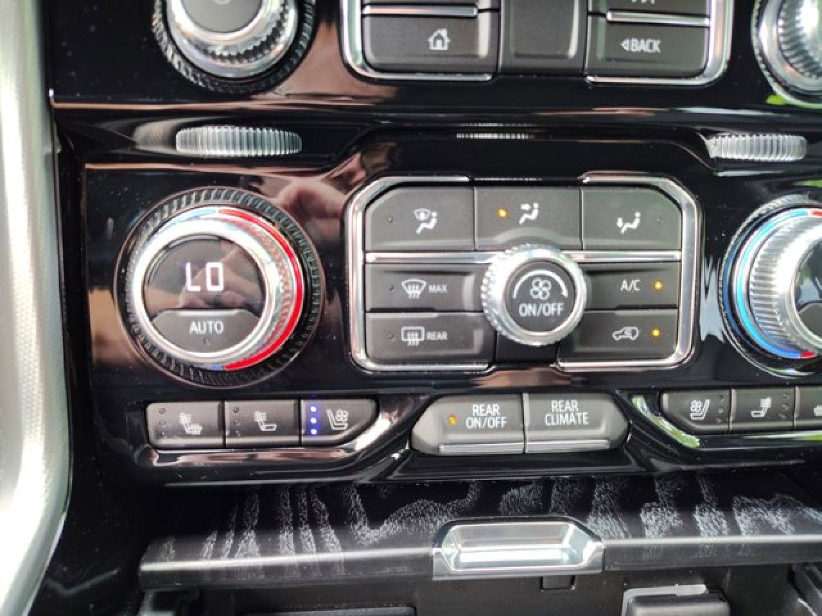 Used 2023 GMC Yukon Denali AWD/4WD image 27