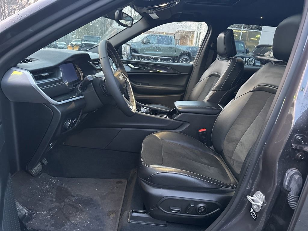 Used 2023 Jeep Grand Cherokee L Altitude image 11