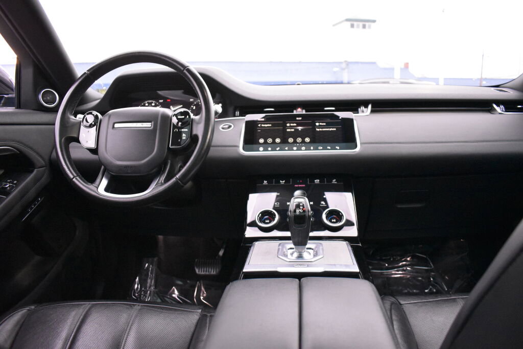 Used 2020 Land Rover Range Rover Evoque SE image 2