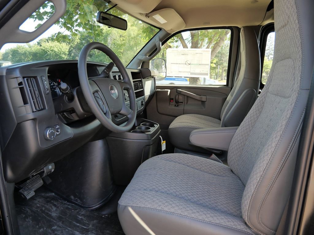 New 2025 GMC Savana 3500 w/ Driver Convenience Package image 4