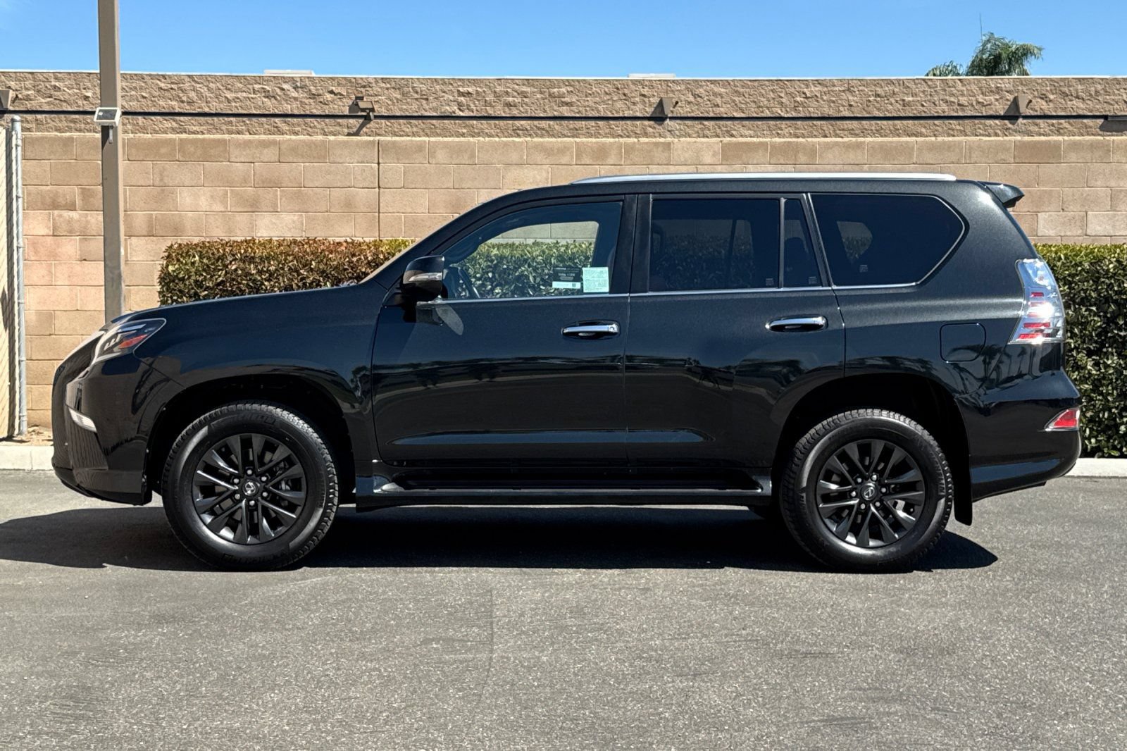 Certified 2022 Lexus GX 460 Premium w/ Premium Package AWD/4WD image 7
