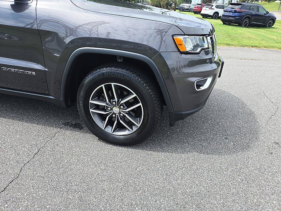 Used 2017 Jeep Grand Cherokee Limited AWD/4WD image 7