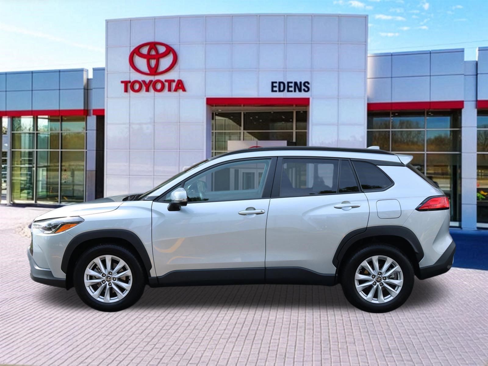 Used 2024 Toyota Corolla Cross LE AWD/4WD image 8