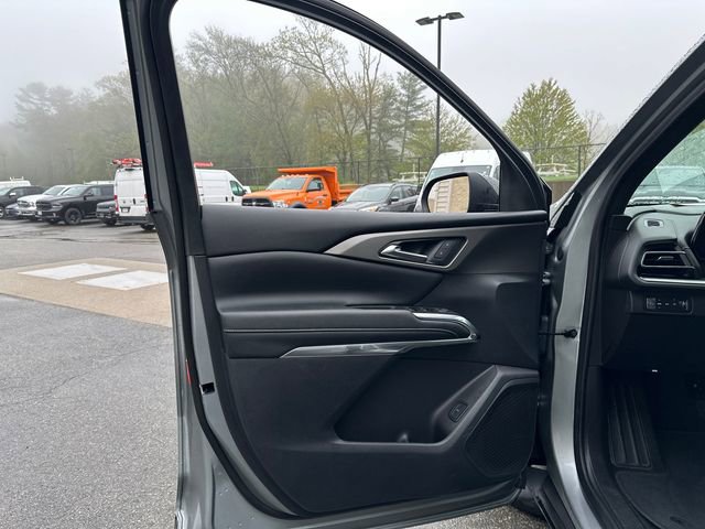 Used 2024 Chevrolet Traverse LT image 23