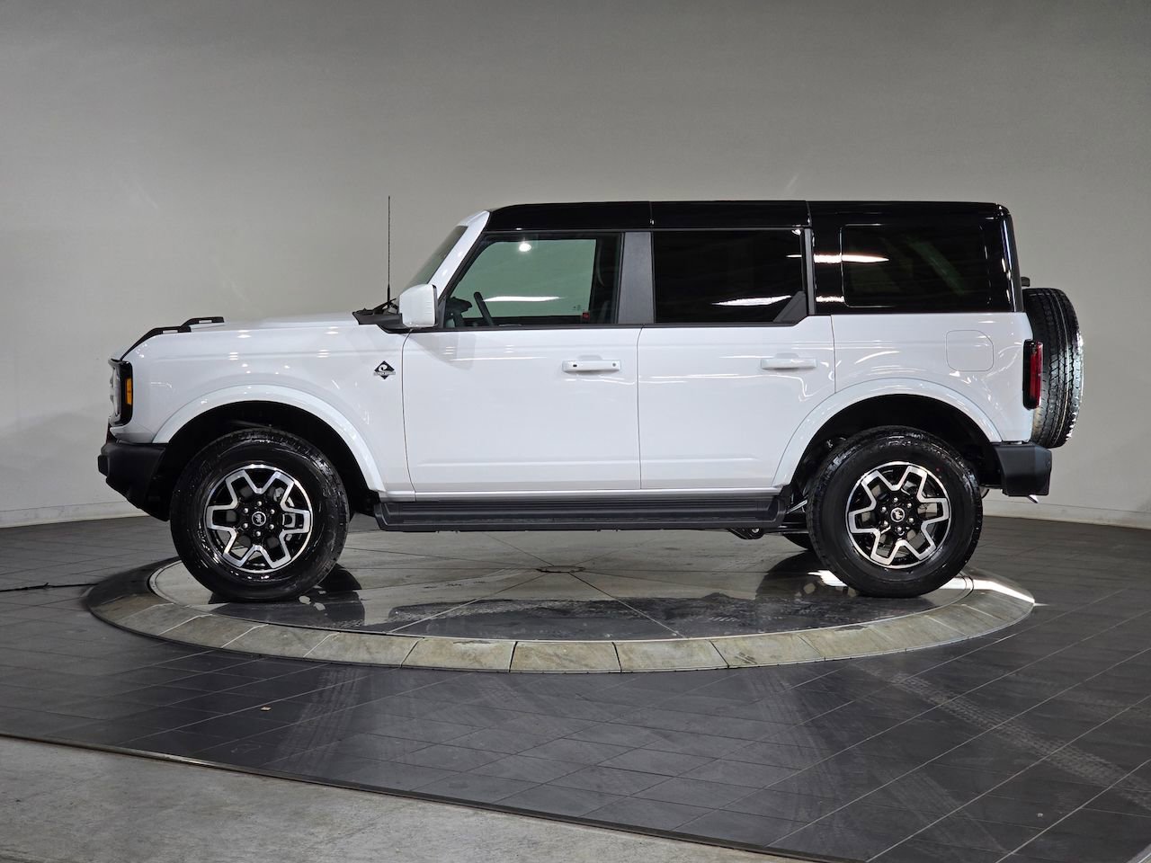 New 2025 Ford Bronco Outer Banks image 7