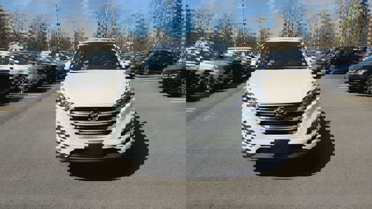 Used 2017 Hyundai Tucson SE AWD/4WD image 3