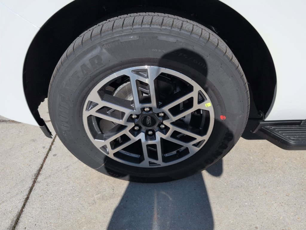 New 2026 Ford Expedition Active image 18