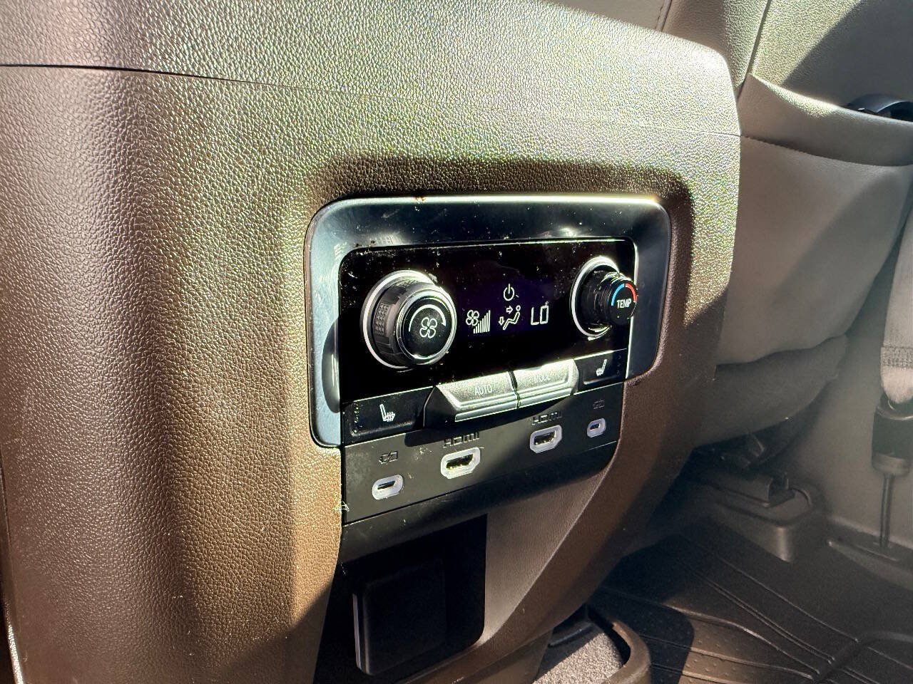 Used 2022 Chevrolet Tahoe Z71 w/ Z71 Off-Road Package AWD/4WD image 36