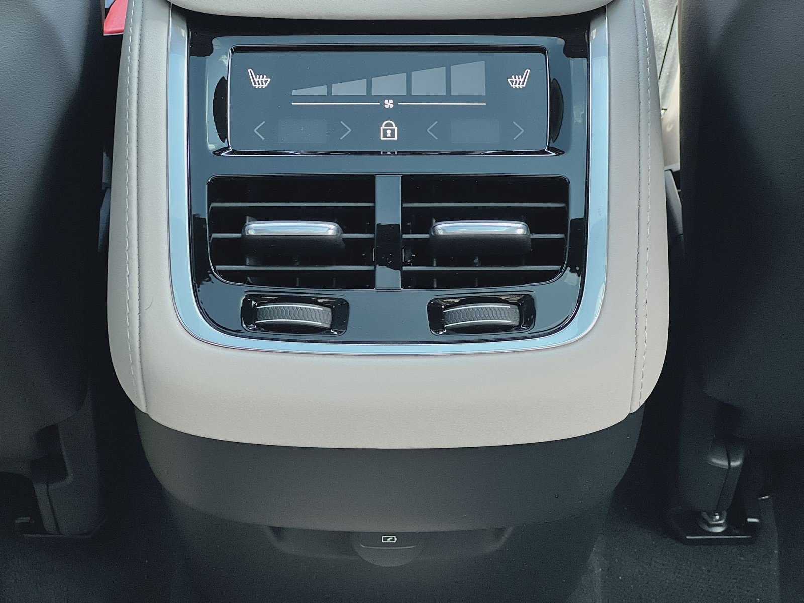 New 2026 Volvo XC90 B6 Plus w/ Protection Package Premier AWD/4WD image 31