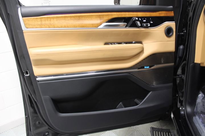 Used 2022 Jeep Grand Wagoneer Series III image 16