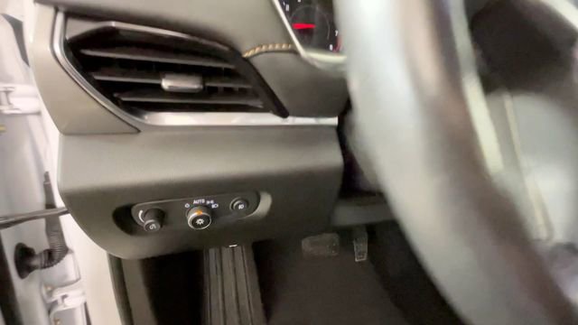 Used 2020 Chevrolet Traverse LT FWD image 23