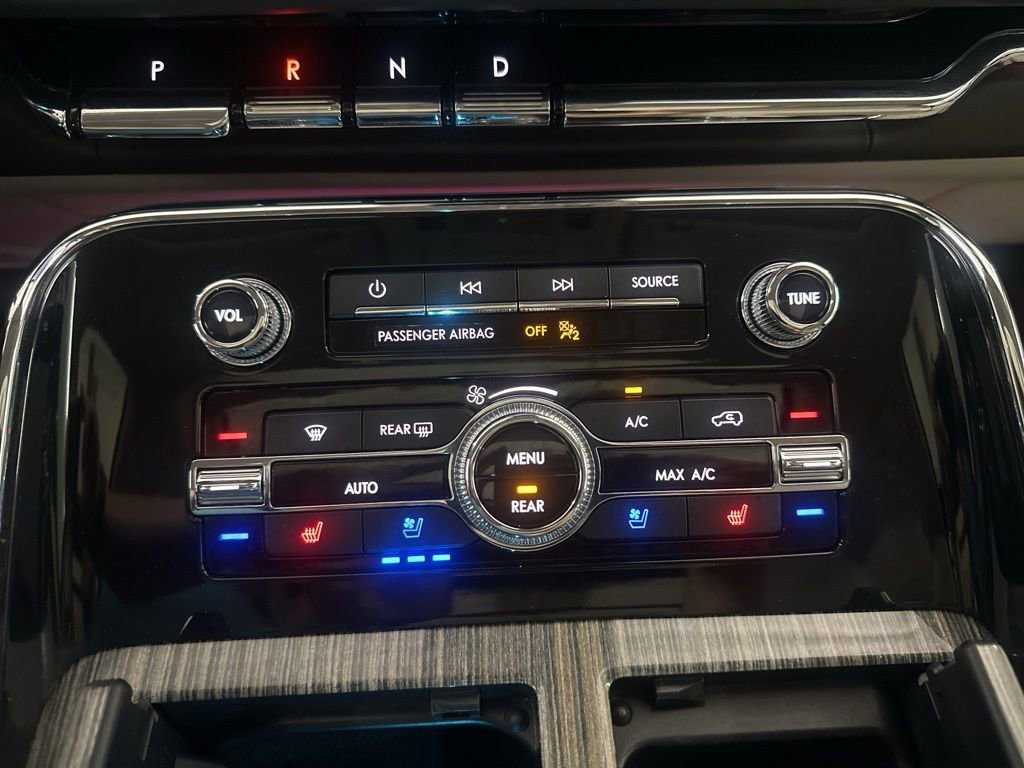 Used 2020 Lincoln Navigator Black Label w/ Cargo Convenience Package image 22