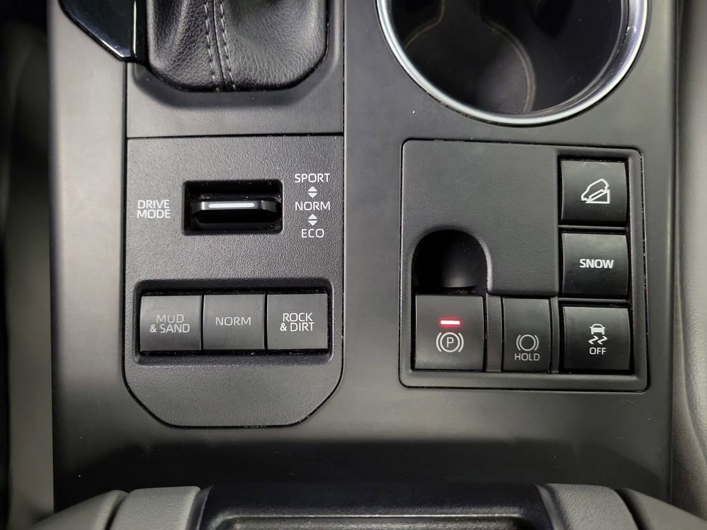 Used 2023 Toyota Highlander XLE AWD/4WD image 16