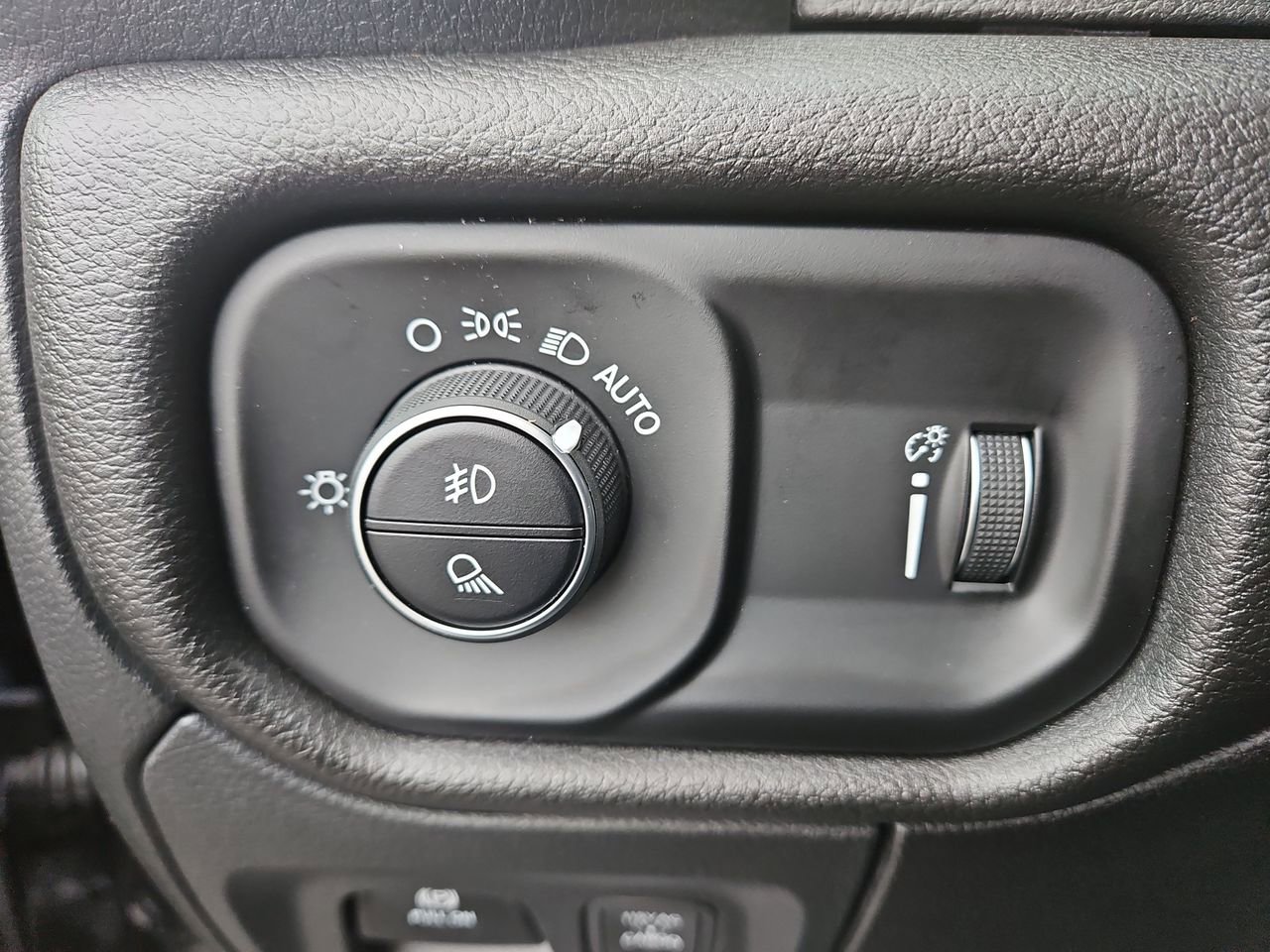 New 2026 RAM 1500 Express image 30