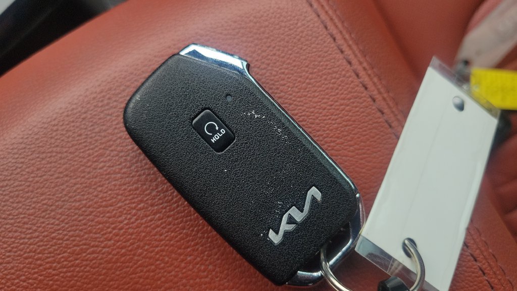 Used 2025 Kia Sportage SX FWD image 28