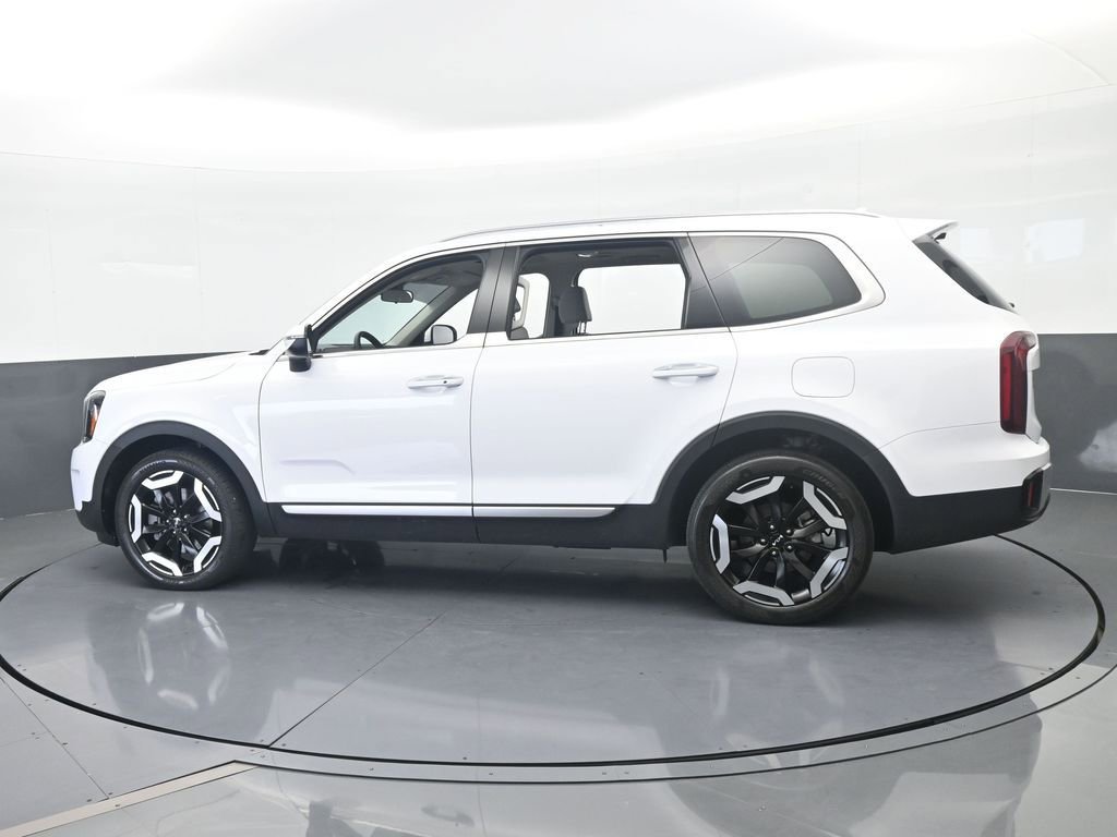 Used 2024 Kia Telluride S w/ S Sunroof Package image 3