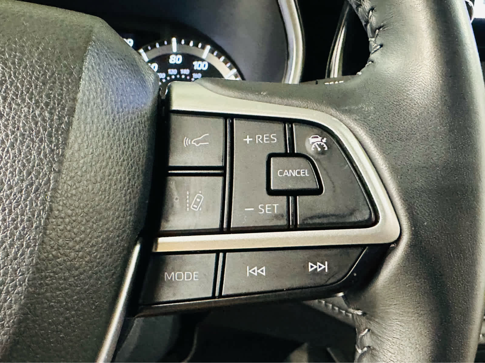 Used 2023 Toyota Highlander XLE AWD/4WD image 17