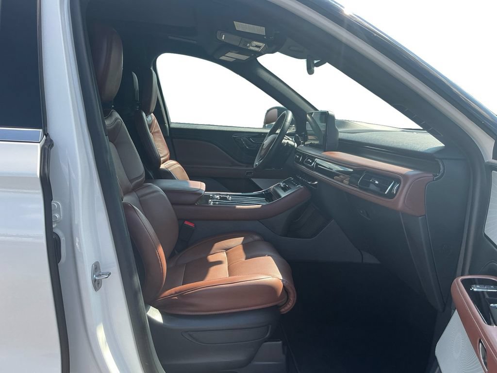 Certified 2026 Lincoln Aviator Reserve AWD/4WD image 22