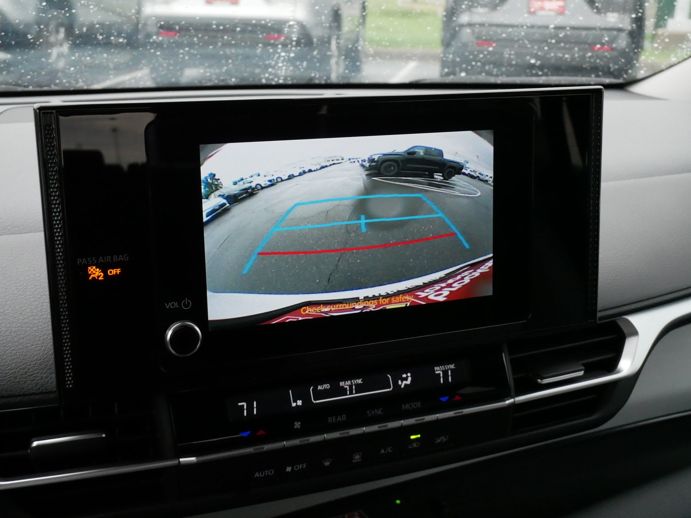Certified 2025 Toyota Sienna LE FWD image 30