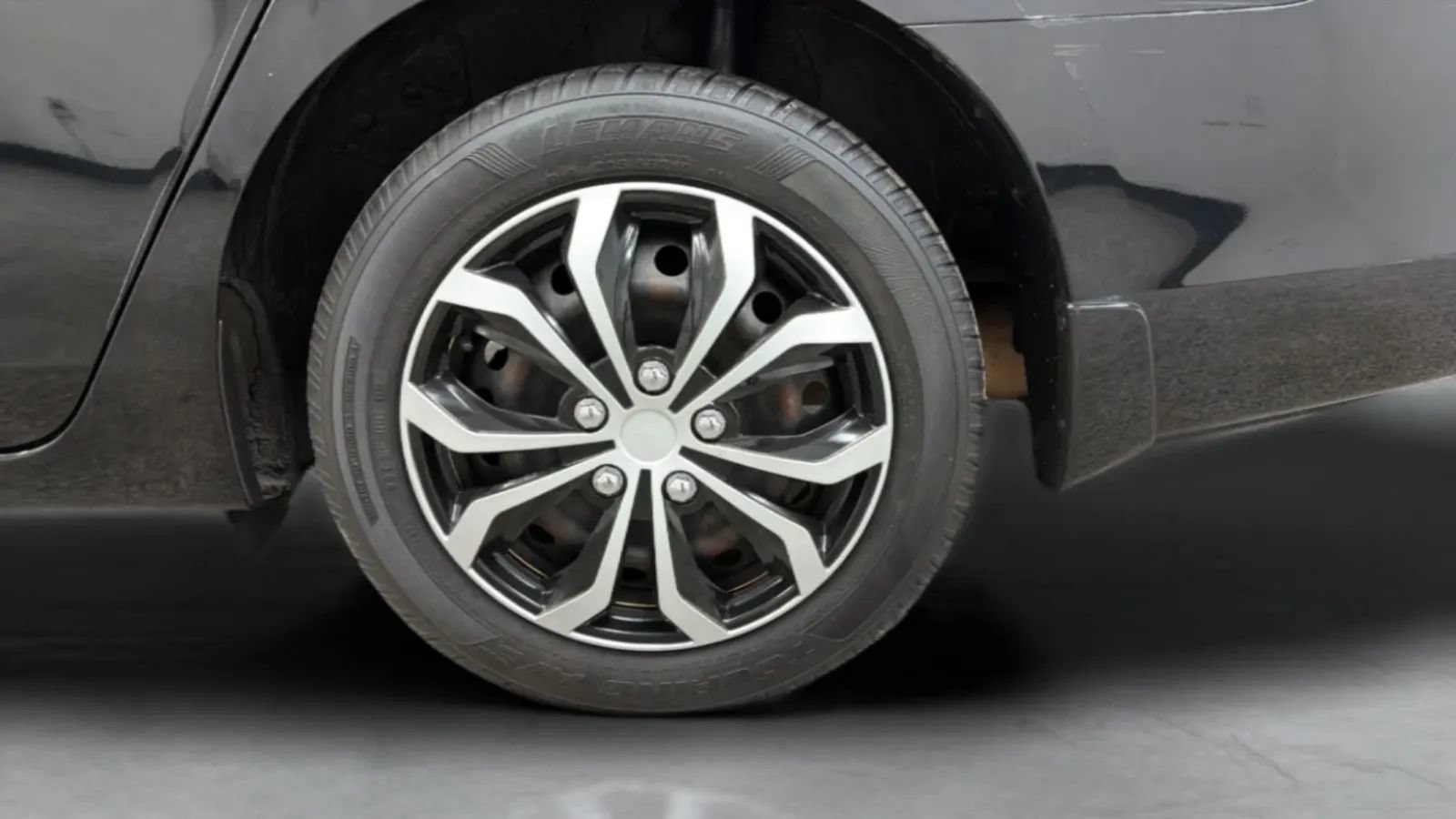 Used 2017 Nissan Sentra SV FWD image 31