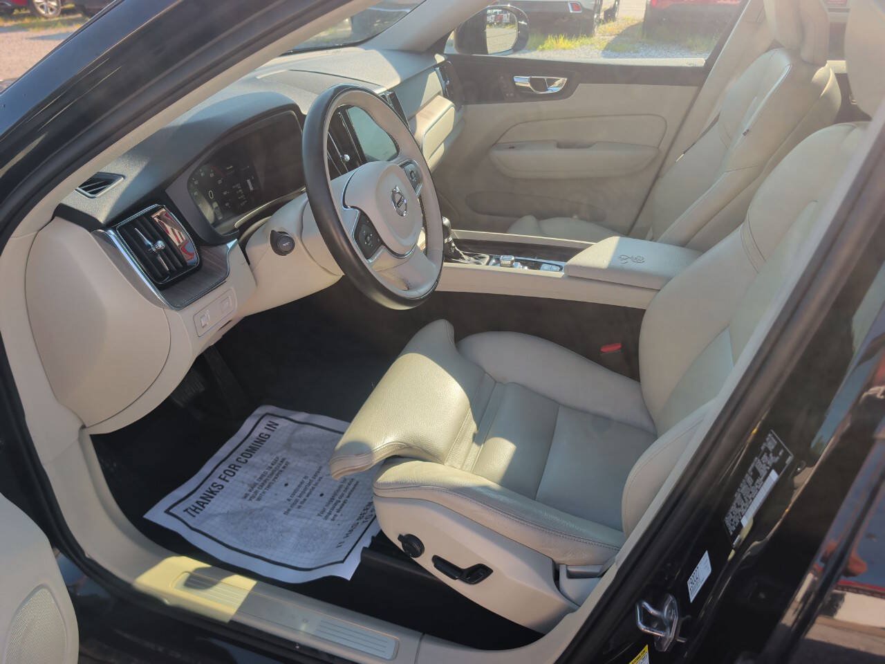 Used 2019 Volvo XC60 T5 Momentum w/ Premium Package AWD/4WD image 15