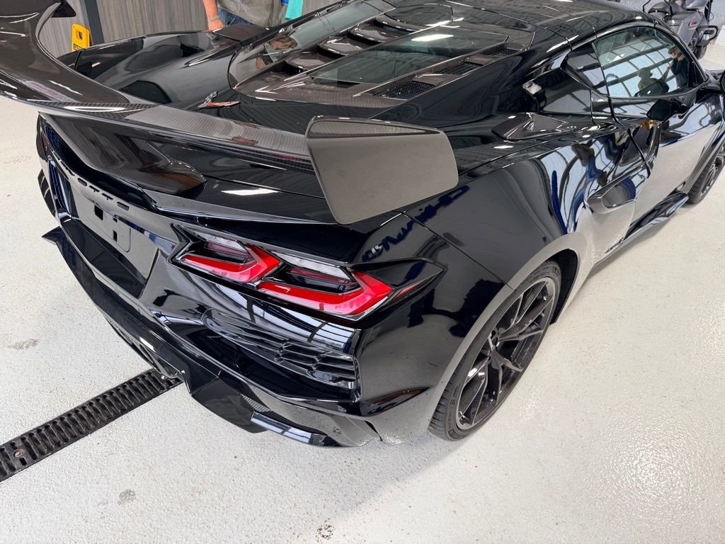 New 2026 Chevrolet Corvette ZR1 w/ ZR1 Carbon Fiber Aero Package image 4