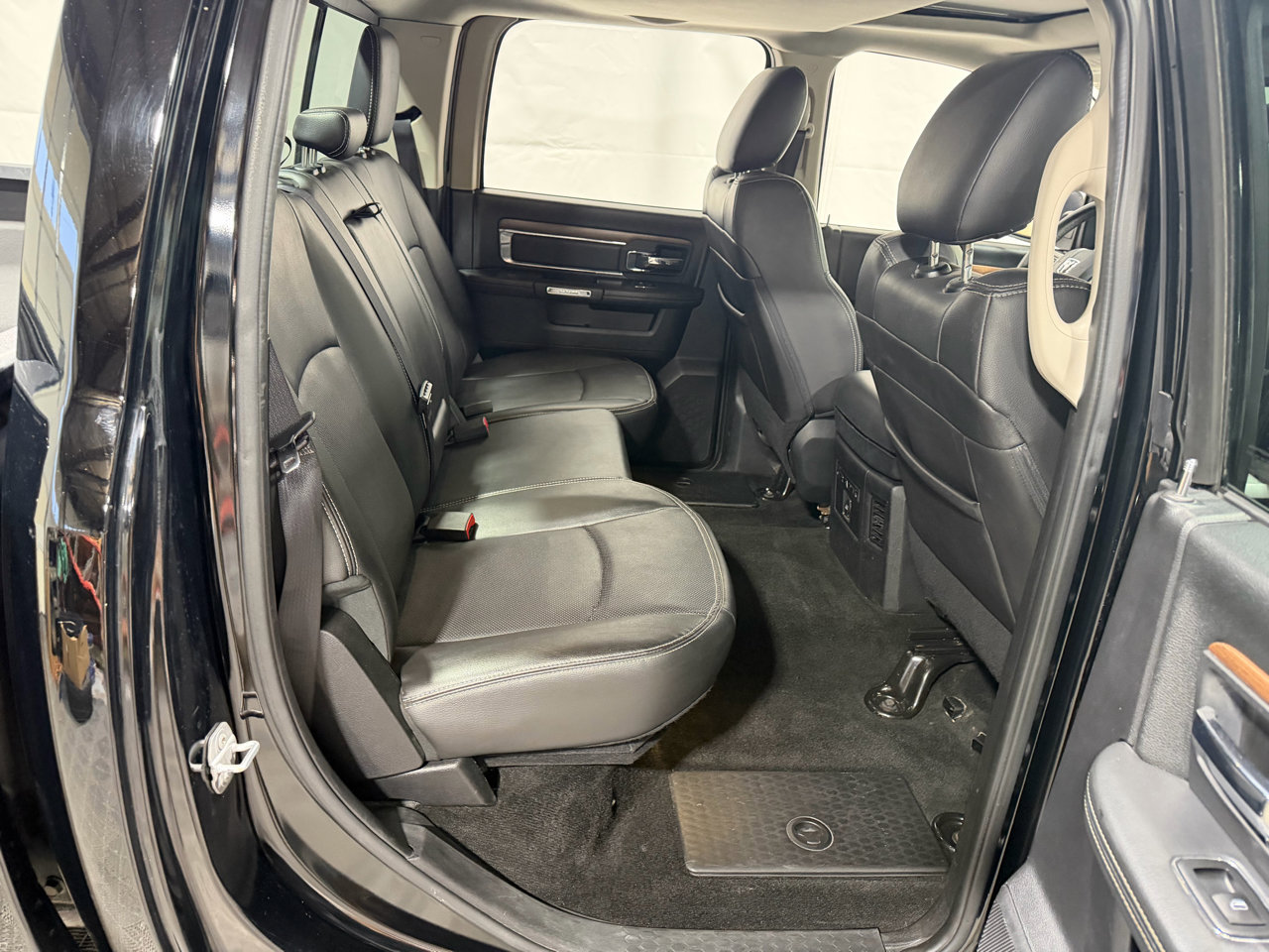 Used 2015 RAM 1500 Laramie w/ Convenience Group image 14