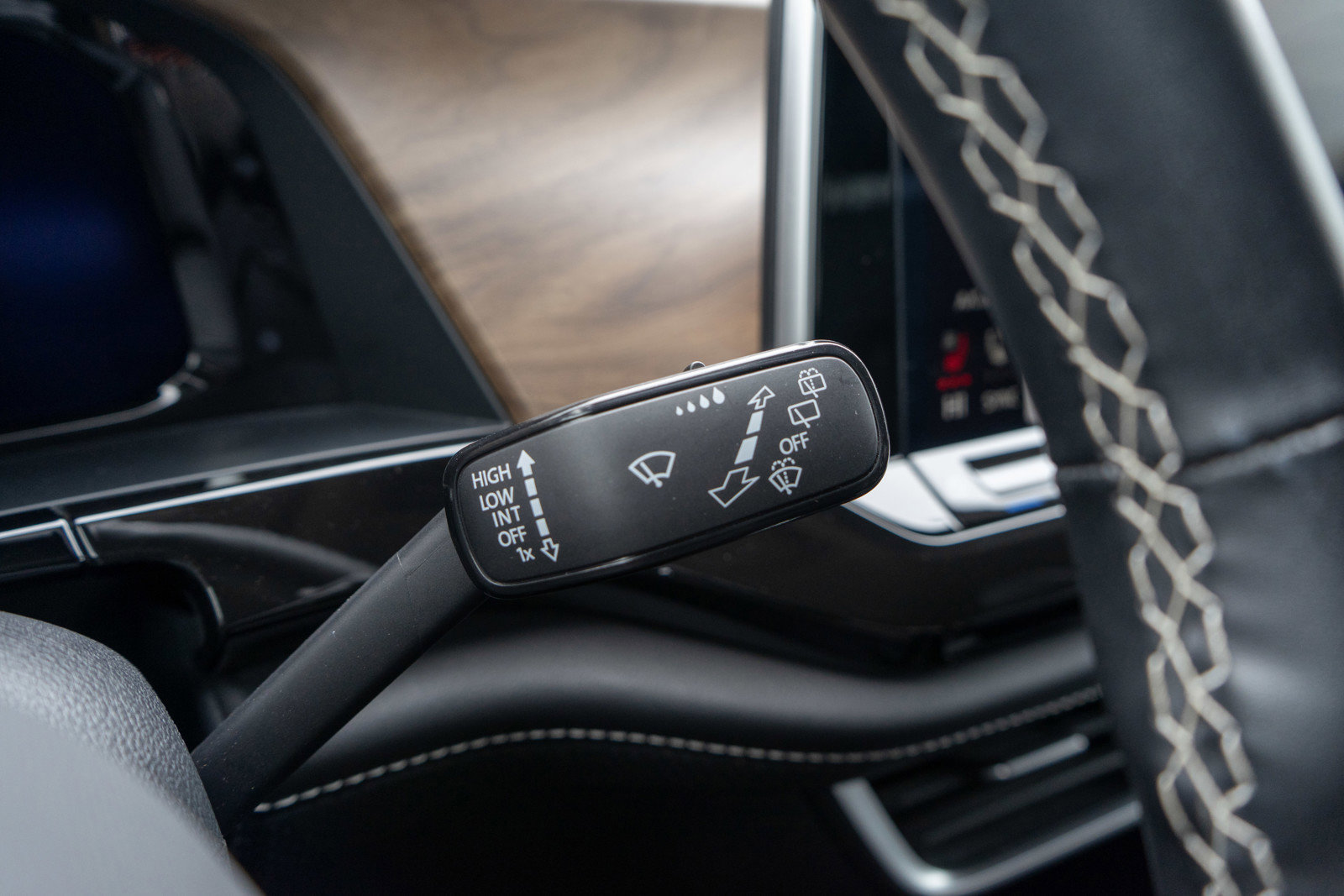 Used 2025 Volkswagen Atlas SE image 27