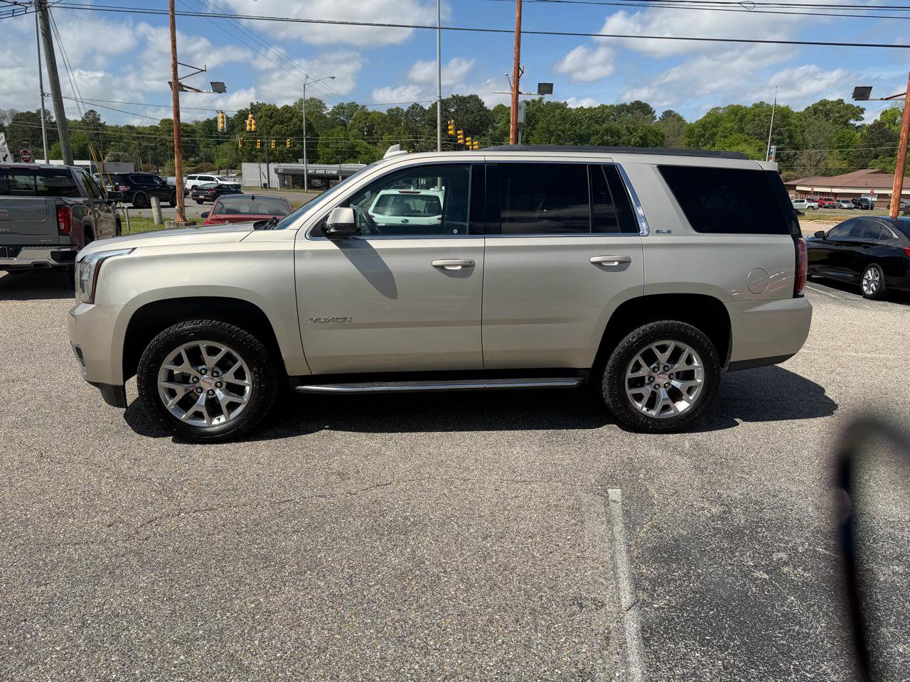 Used 2017 GMC Yukon SLE w/ SLE Value Package image 14