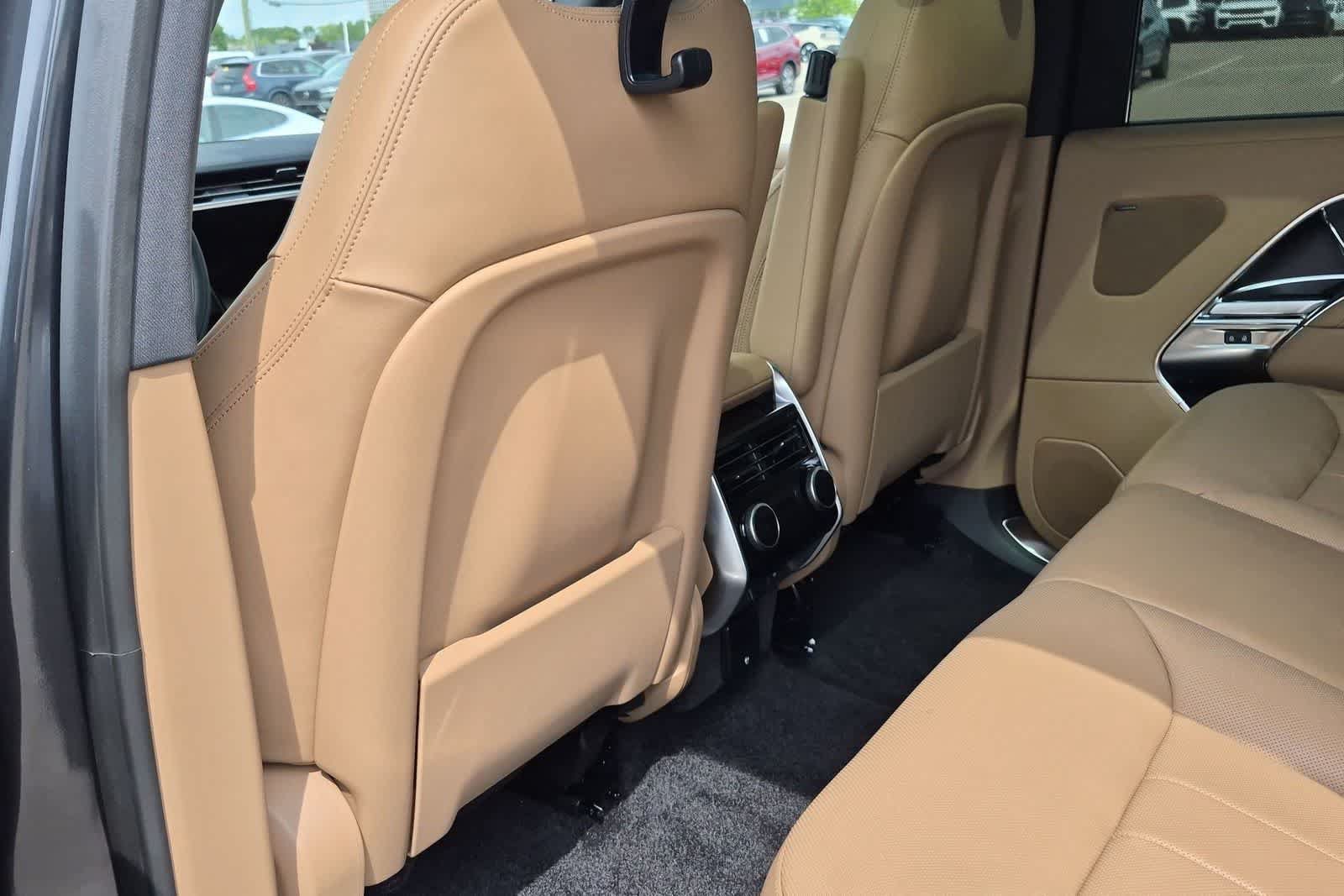 New 2026 Land Rover Range Rover Long Wheelbase SE AWD/4WD image 18