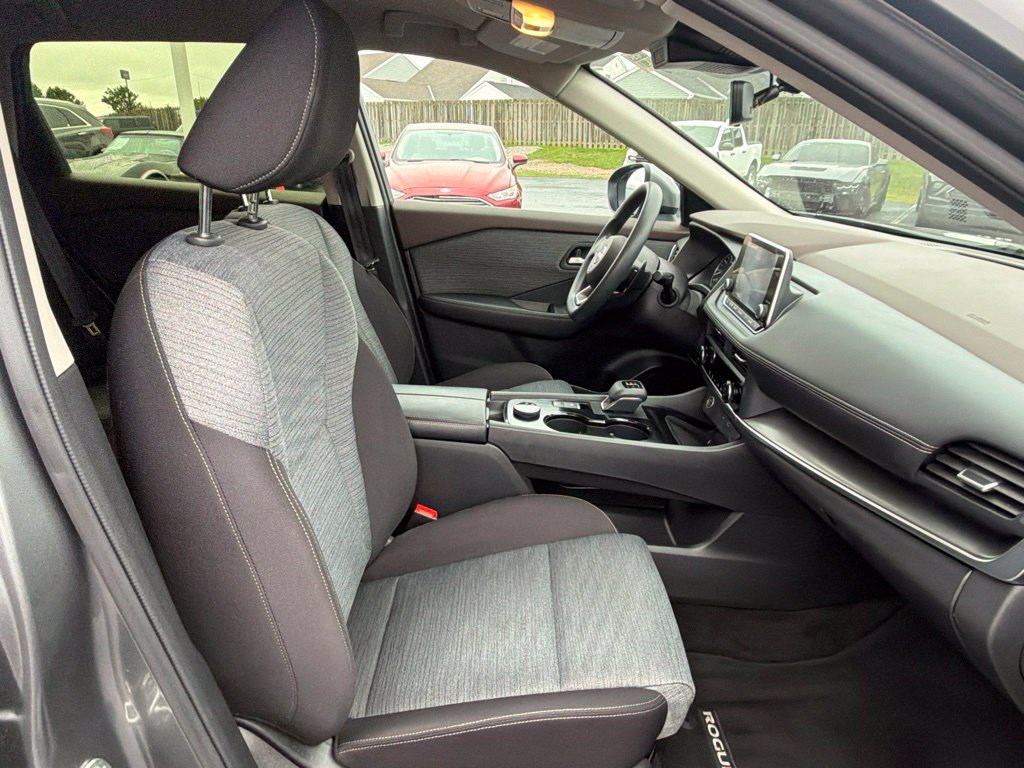 Used 2023 Nissan Rogue SV AWD/4WD image 43