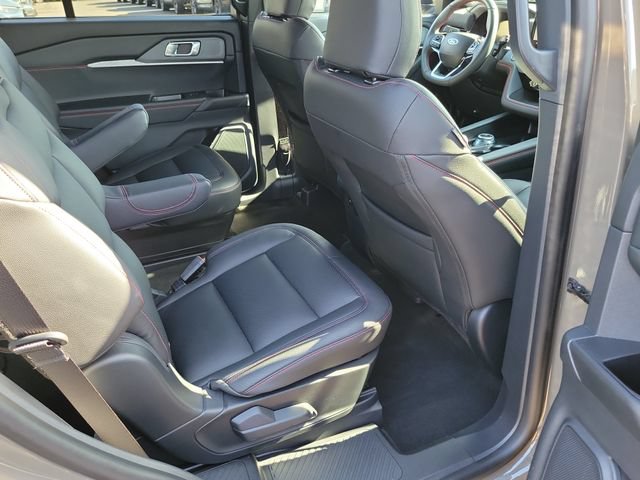 Used 2026 Ford Explorer ST-Line w/ ST-Line Street Pack RWD image 17