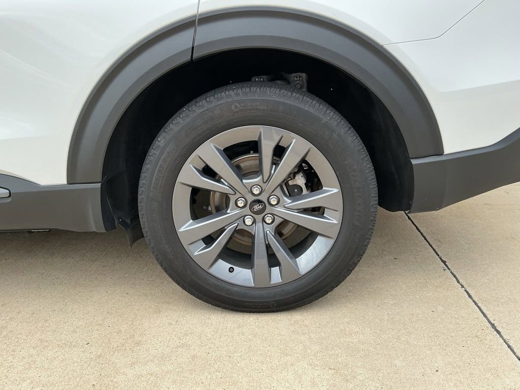 Used 2023 Ford Explorer XLT w/ Equipment Group 202A image 6