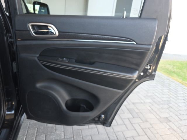 Used 2016 Jeep Grand Cherokee Limited AWD/4WD image 12