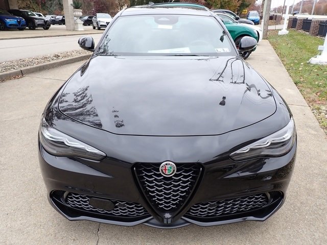 New 2025 Alfa Romeo Giulia AWD image 9