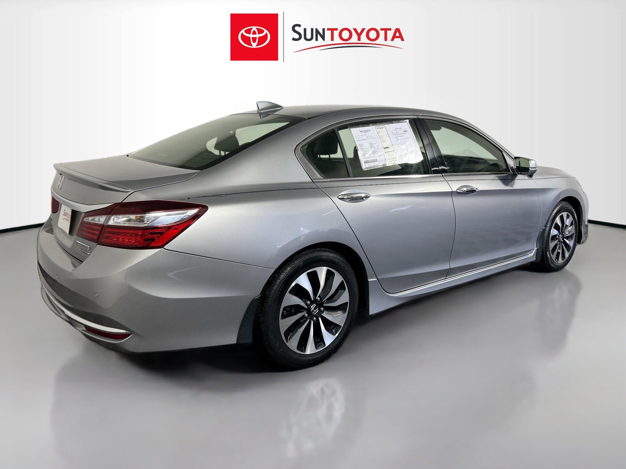 Used 2017 Honda Accord Touring image 4