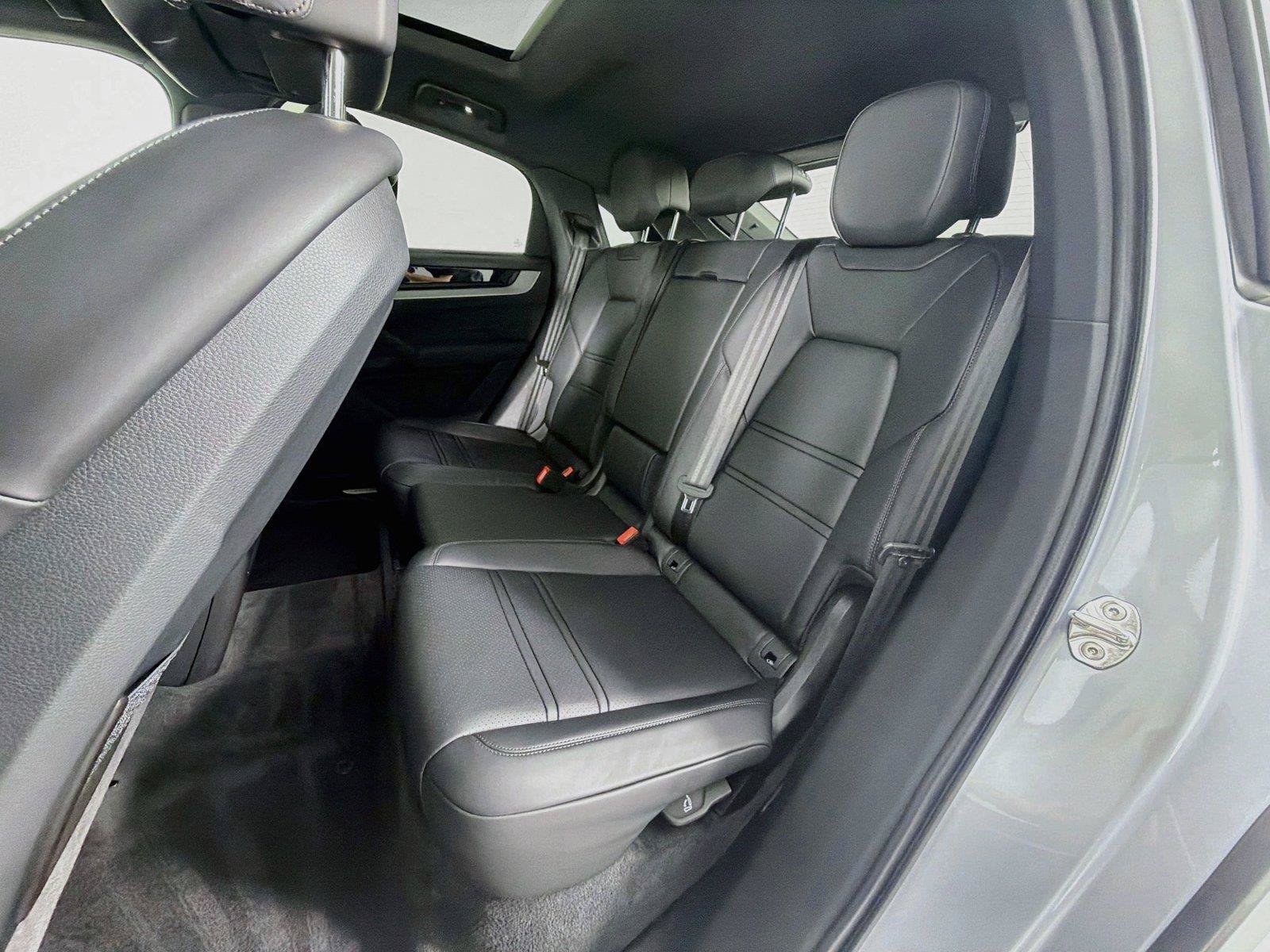 Used 2025 Porsche Cayenne Coupe AWD/4WD image 22